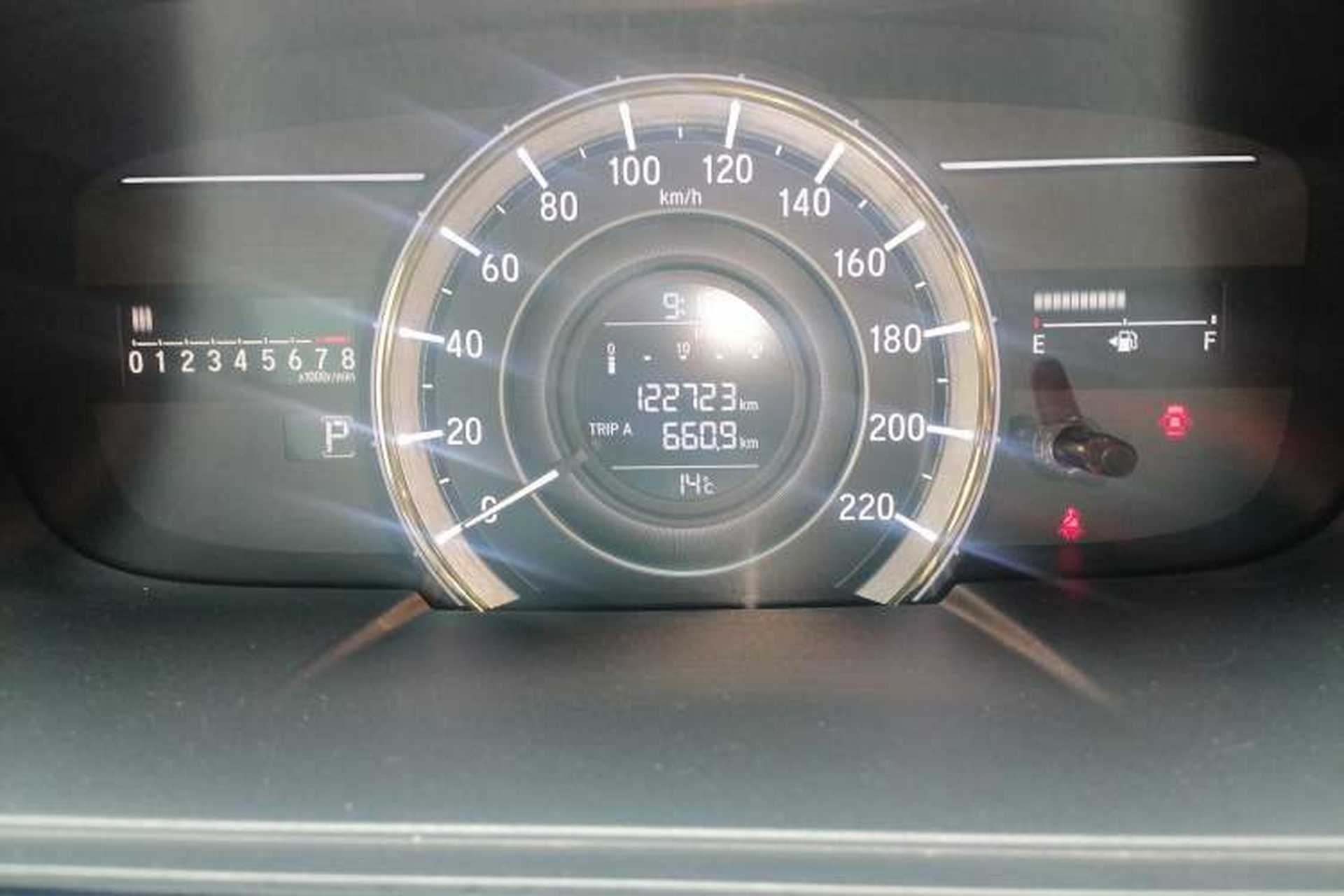 Used Honda Elysion 2016 2.4L Classic Edition Odometer Close Up