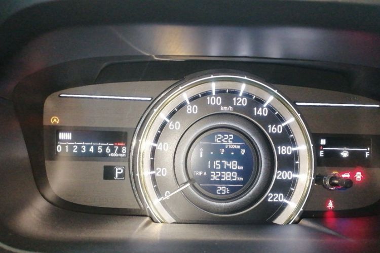Used Honda Elysion 2016 2.4L Classic Edition Odometer Close Up