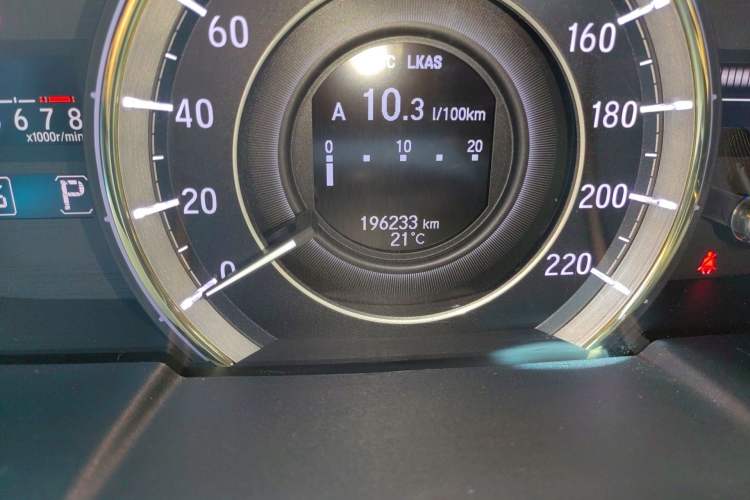 Used Honda Elysion 2016 2.4L Supreme Edition Odometer Close Up