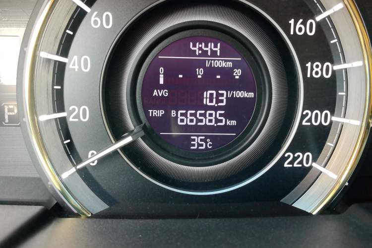Used Honda Elysion 2016 2.4L Style Edition Odometer Close Up