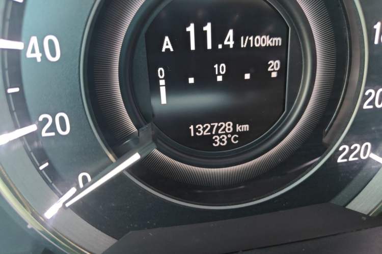 Used Honda Elysion 2016 2.4L Supreme Edition Odometer Close Up