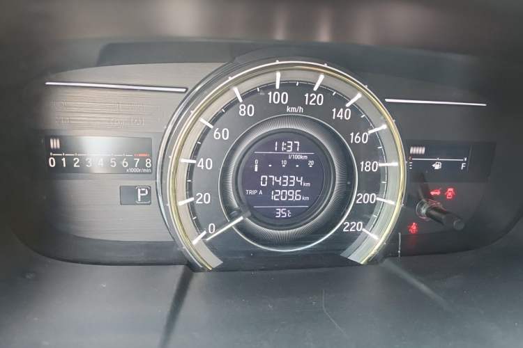 Used Honda Elysion 2016 2.4L Comfort Edition Odometer Close Up