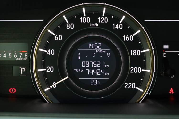 Used Honda Elysion 2016 2.4L Style Edition Odometer Close Up