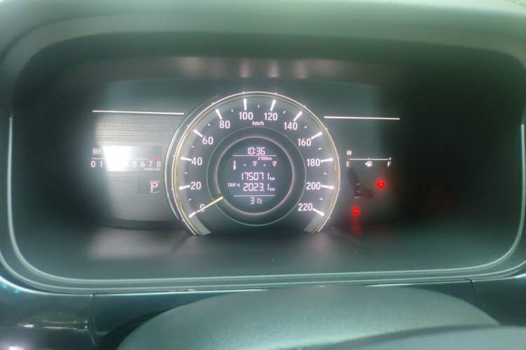 Used Honda Elysion 2016 2.4L Classic Edition Odometer Close Up