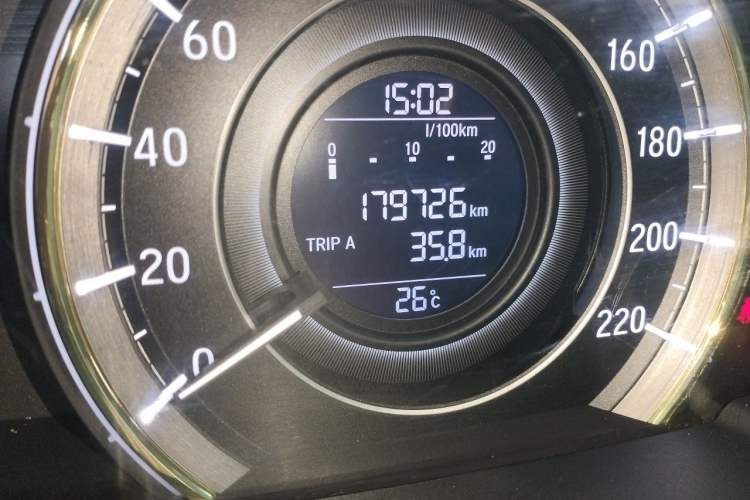 Used Honda Elysion 2016 2.4L Style Edition Odometer Close Up