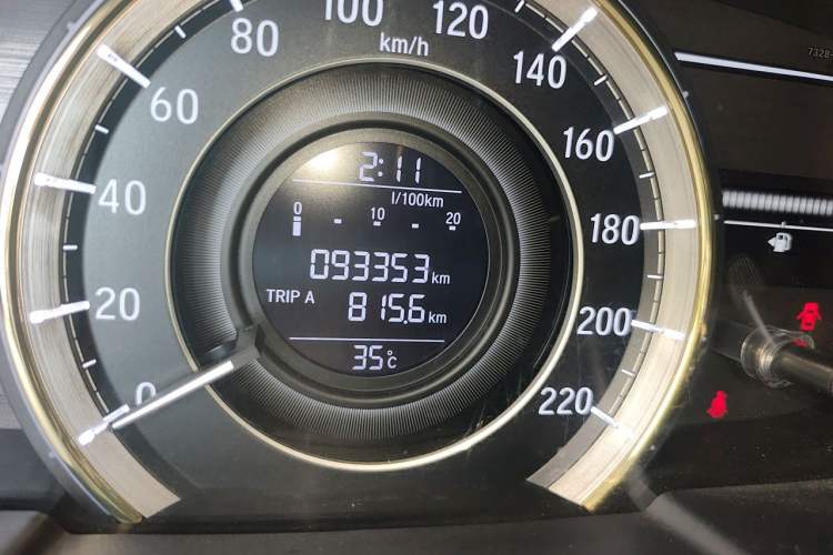 Used Honda Elysion 2016 2.4L Comfort Edition Odometer Close Up