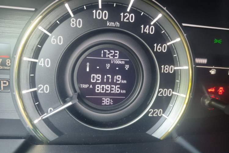 Used Honda Elysion 2016 2.4L Style Edition Odometer Close Up