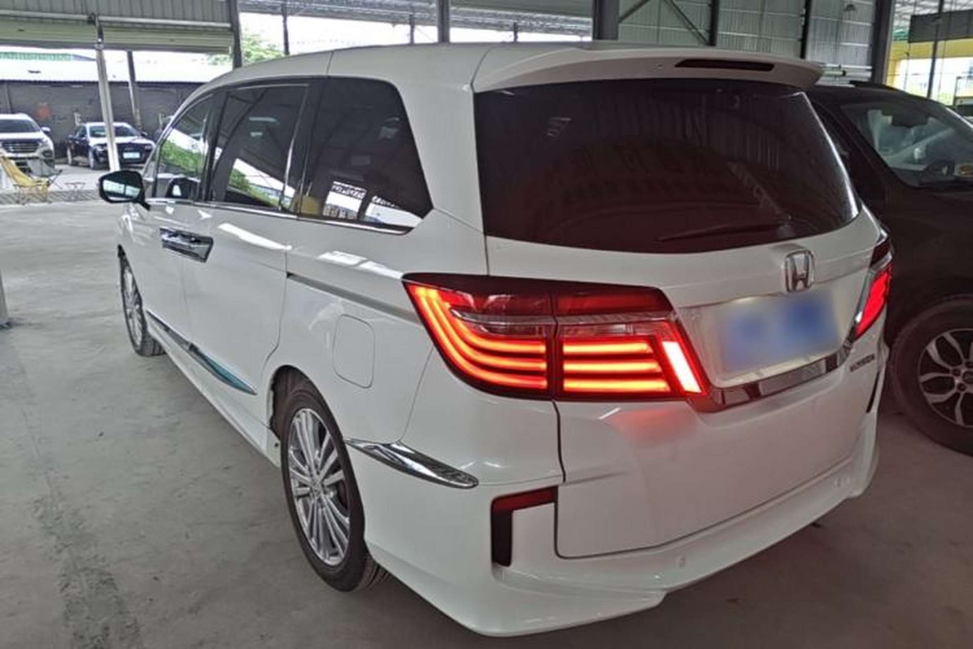 Used Honda Elysion 2016 2.4L Supreme Edition Rear Left 45 Deg