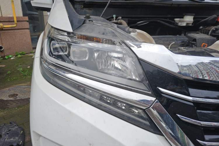 Used Honda Elysion 2016 2.4L Style Edition Right Front Headlight
