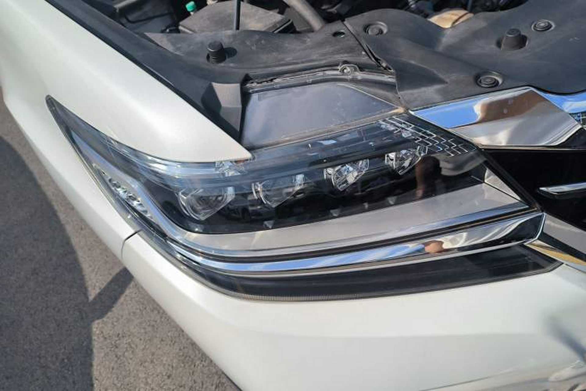 Used Honda Elysion 2016 2.4L Luxury Edition Right Front Headlight