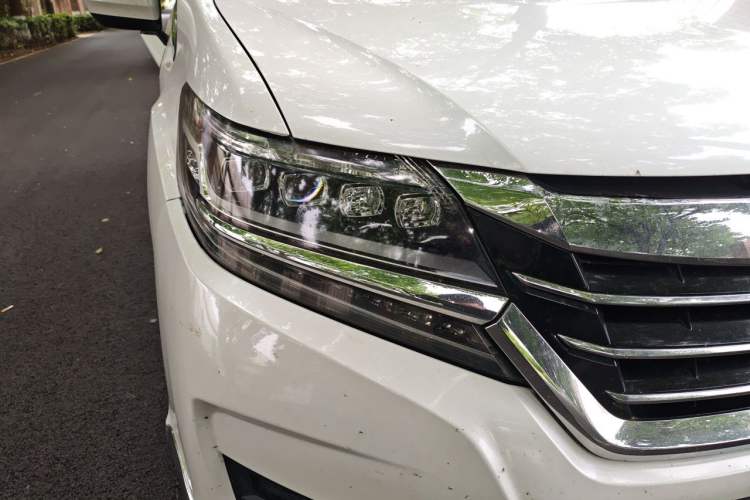 Used Honda Elysion 2016 2.4L Supreme Edition Right Front Headlight