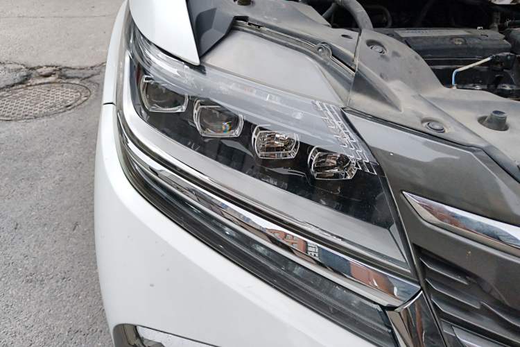 Used Honda Elysion 2016 2.4L Supreme Edition Right Front Headlight