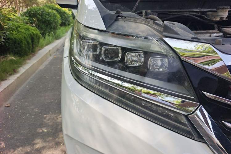 Used Honda Elysion 2016 2.4L Supreme Edition Right Front Headlight