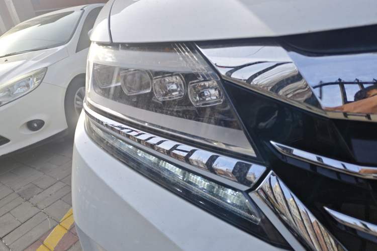 Used Honda Elysion 2016 2.4L Luxury Edition Right Front Headlight