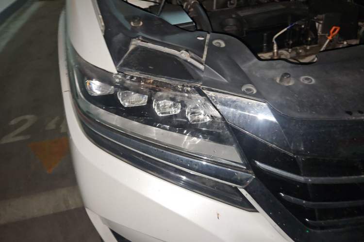 Used Honda Elysion 2016 2.4L Supreme Edition Right Front Headlight