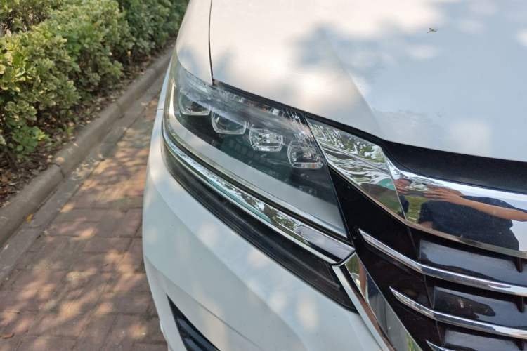 Used Honda Elysion 2016 2.4L Supreme Edition Right Front Headlight
