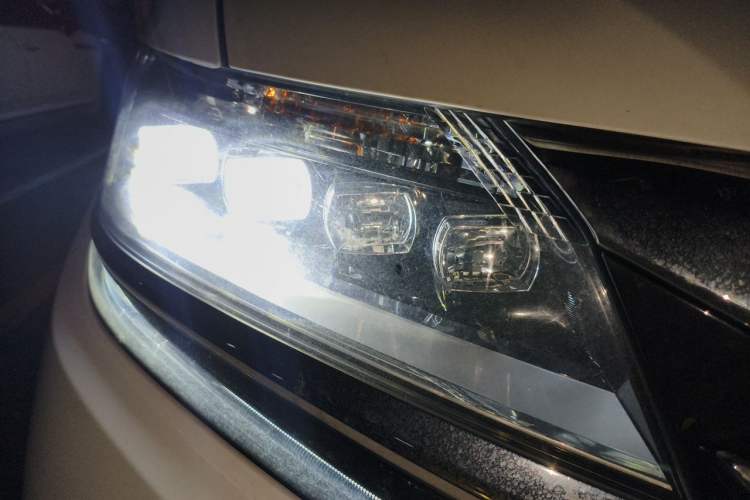 Used Honda Elysion 2016 2.4L Luxury Edition Right Front Headlight