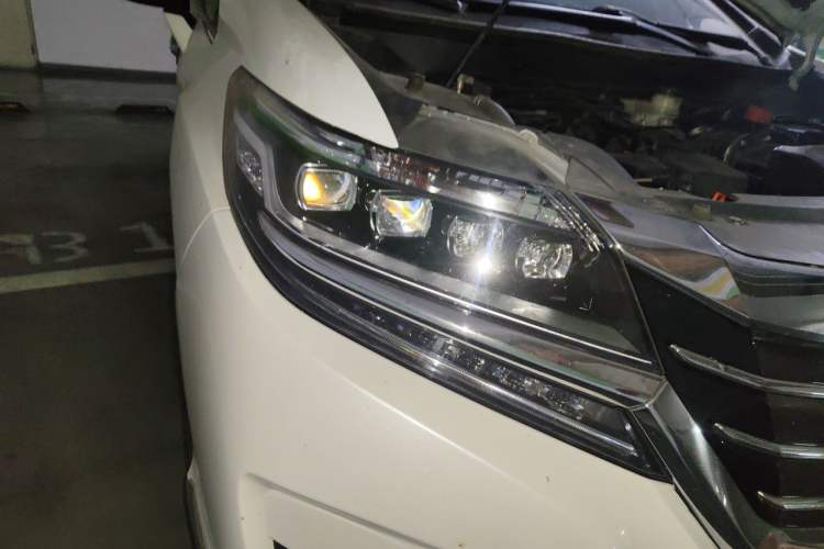 Used Honda Elysion 2016 2.4L Luxury Edition Right Front Headlight