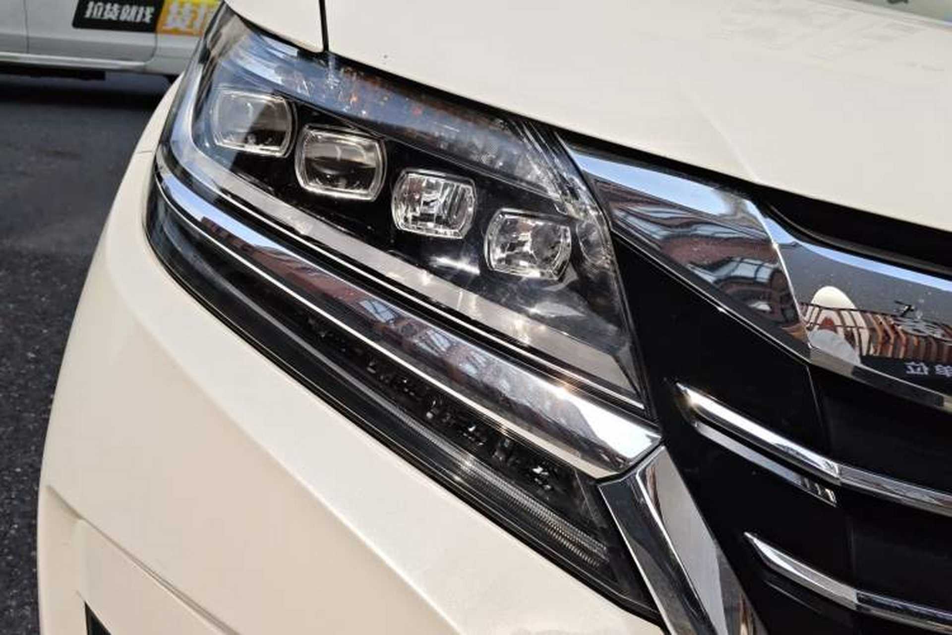 Used Honda Elysion 2016 2.4L Luxury Edition Right Front Headlight