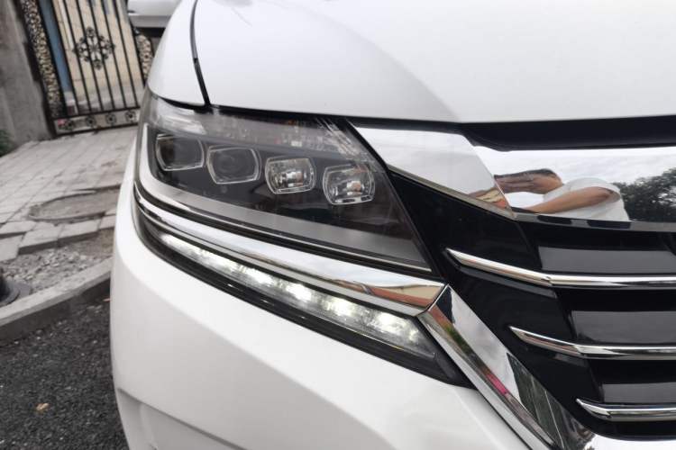 Used Honda Elysion 2016 2.4L Luxury Edition Right Front Headlight