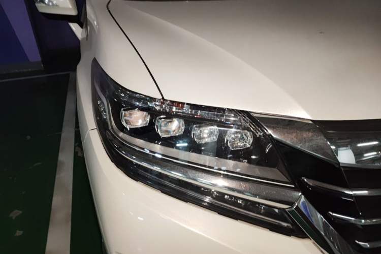 Used Honda Elysion 2016 2.4L Supreme Edition Right Front Headlight