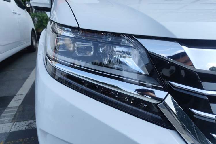 Used Honda Elysion 2016 2.4L Classic Edition Right Front Headlight