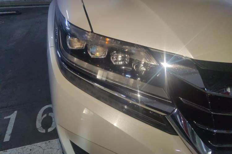 Used Honda Elysion 2016 2.4L Supreme Edition Right Front Headlight