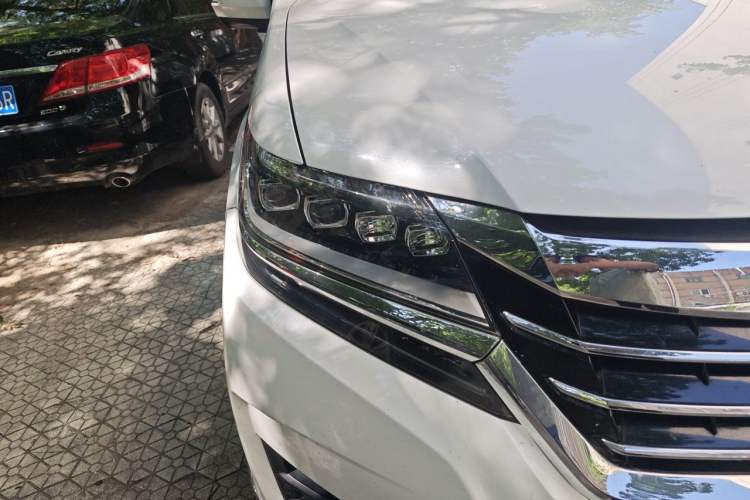Used Honda Elysion 2016 2.4L Supreme Edition Right Front Headlight