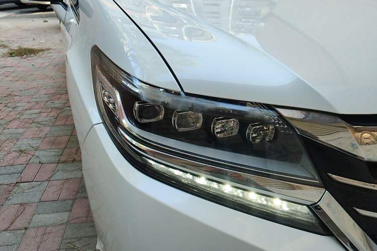 Used Honda Elysion 2016 2.4L Supreme Edition Right Front Headlight