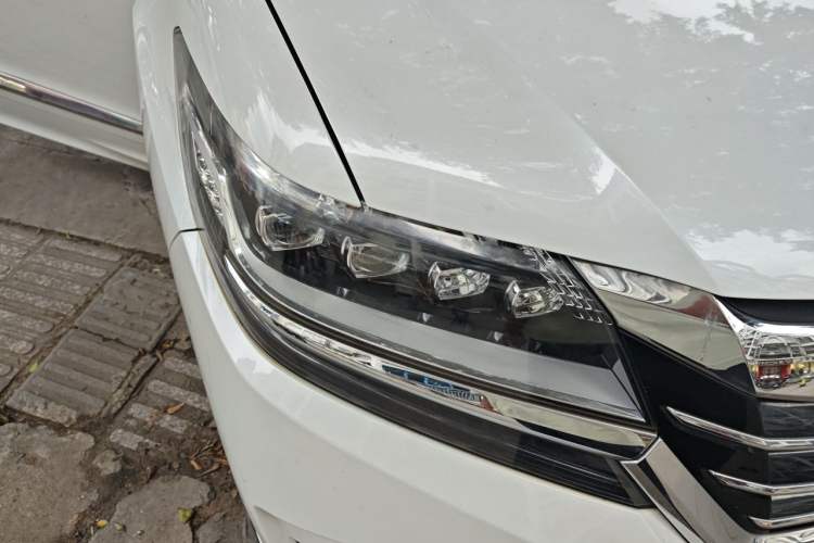 Used Honda Elysion 2016 2.4L Luxury Edition Right Front Headlight