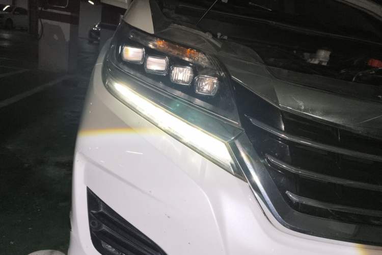 Used Honda Elysion 2016 2.4L Luxury Edition Right Front Headlight