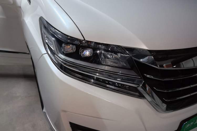 Used Honda Elysion 2016 2.4L Comfort Edition Right Front Headlight