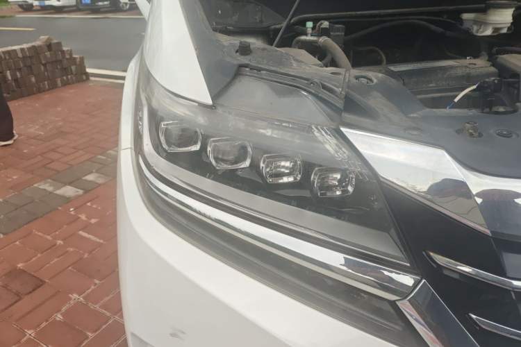 Used Honda Elysion 2016 2.4L Supreme Edition Right Front Headlight