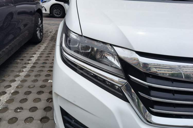 Used Honda Elysion 2016 2.4L Style Edition Right Front Headlight