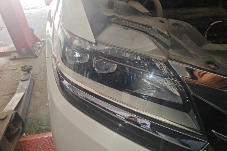 Used Honda Elysion 2016 2.4L Comfort Edition Right Front Headlight