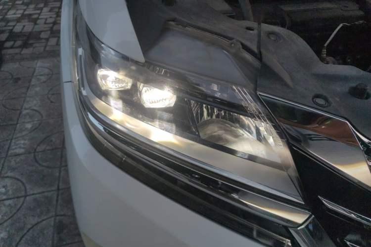 Used Honda Elysion 2016 2.4L Style Edition Right Front Headlight