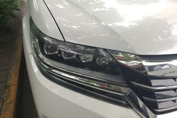 Used Honda Elysion 2016 2.4L Supreme Edition Right Front Headlight