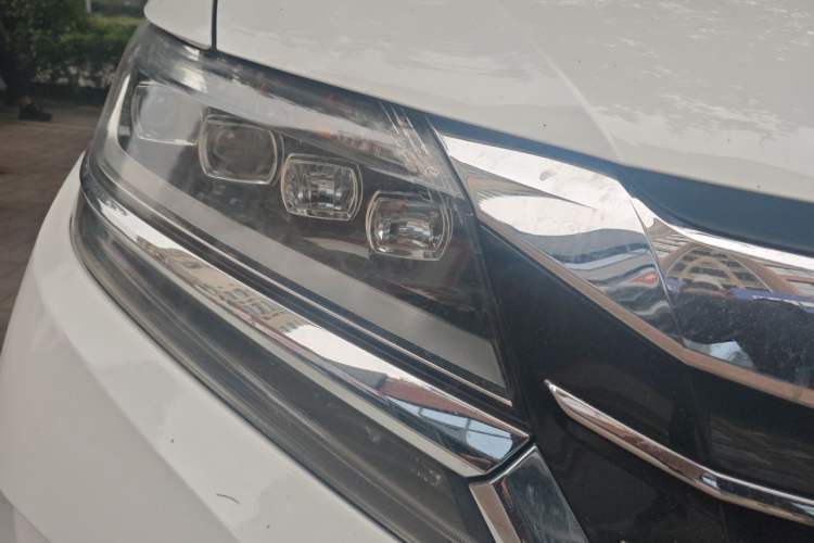Used Honda Elysion 2016 2.4L Luxury Edition Right Front Headlight