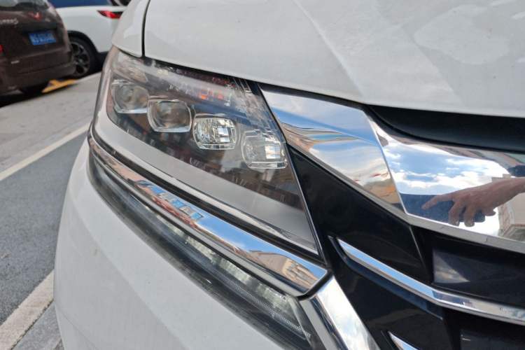 Used Honda Elysion 2016 2.4L Supreme Edition Right Front Headlight