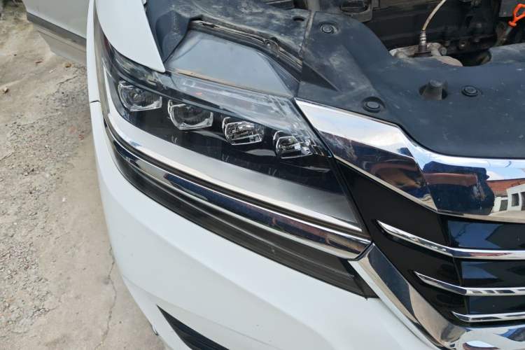 Used Honda Elysion 2016 2.4L Supreme Edition Right Front Headlight