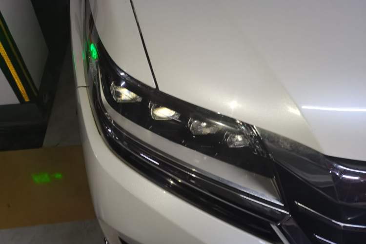 Used Honda Elysion 2016 2.4L Supreme Edition Right Front Headlight