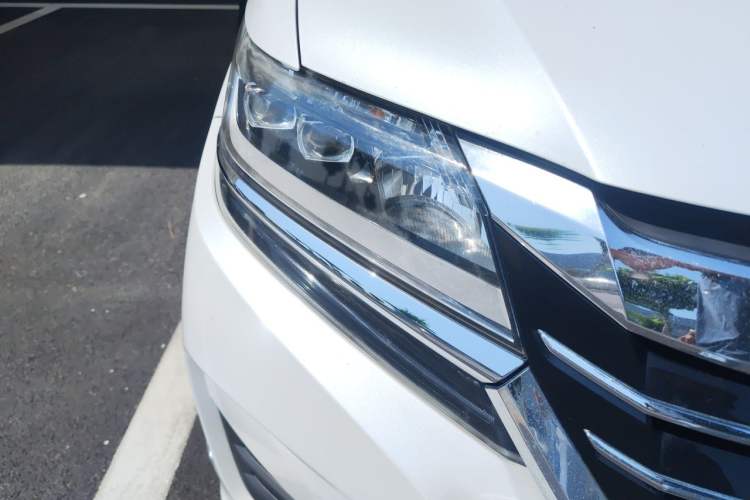 Used Honda Elysion 2016 2.4L Comfort Edition Right Front Headlight