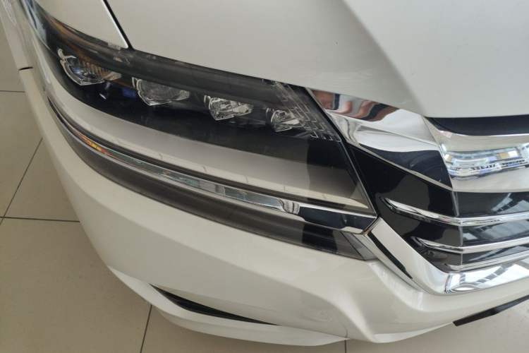 Used Honda Elysion 2016 2.4L Supreme Edition Right Front Headlight