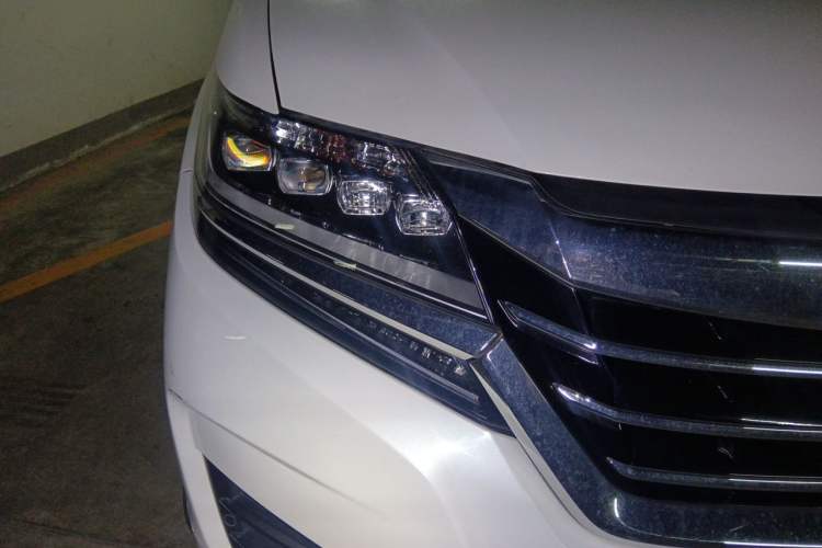 Used Honda Elysion 2016 2.4L Supreme Edition Right Front Headlight