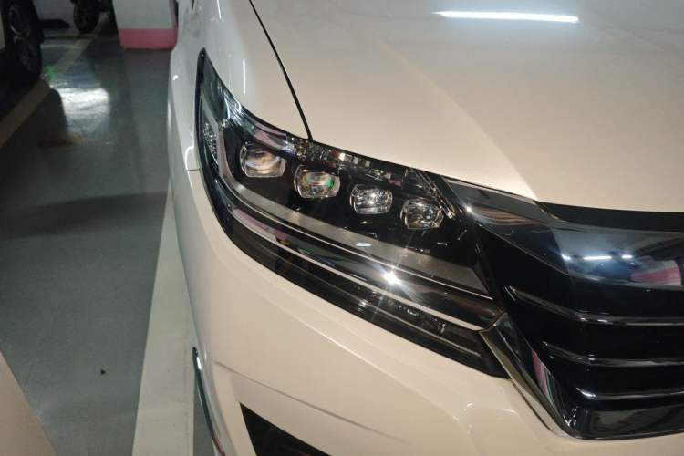 Used Honda Elysion 2016 2.4L Supreme Edition Right Front Headlight