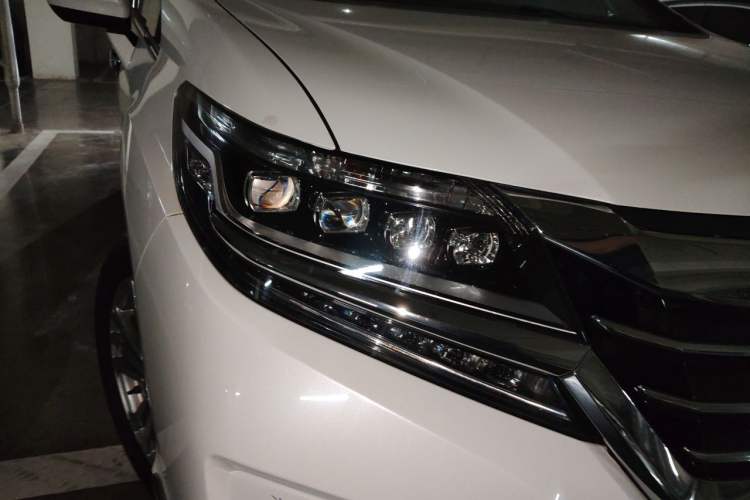 Used Honda Elysion 2016 2.4L Luxury Edition Right Front Headlight