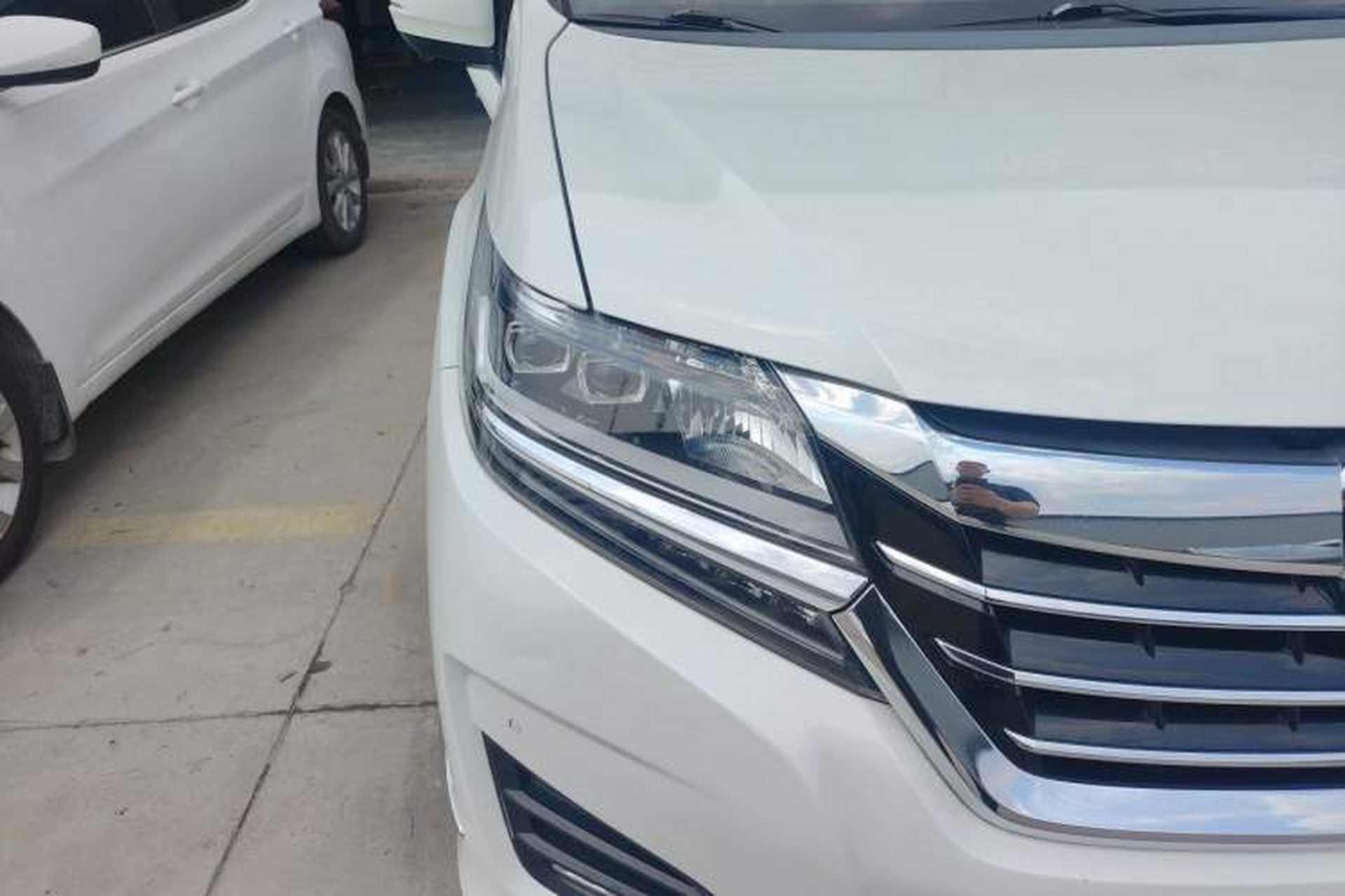 Used Honda Elysion 2016 2.4L Comfort Edition Right Front Headlight