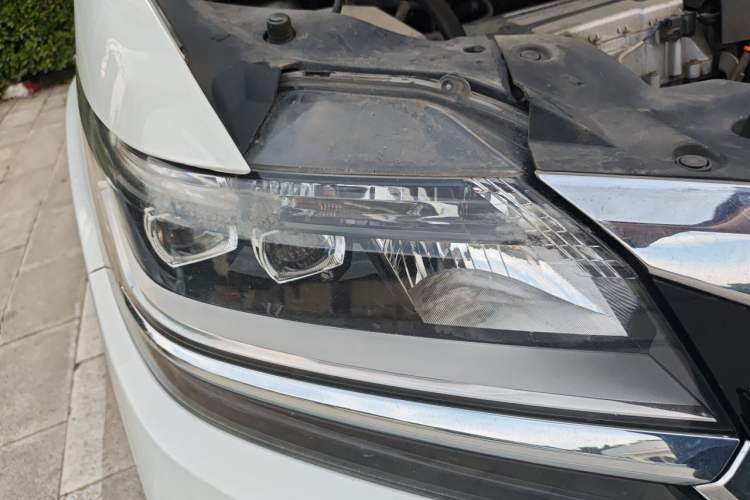 Used Honda Elysion 2016 2.4L Style Edition Right Front Headlight