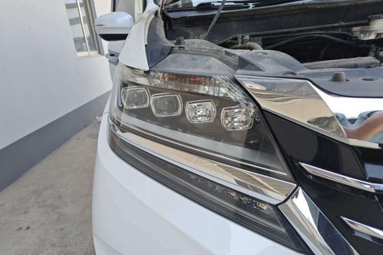 Used Honda Elysion 2016 2.4L Supreme Edition Right Front Headlight
