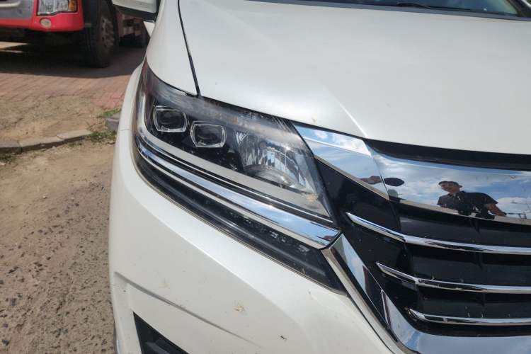 Used Honda Elysion 2016 2.4L Comfort Edition Right Front Headlight